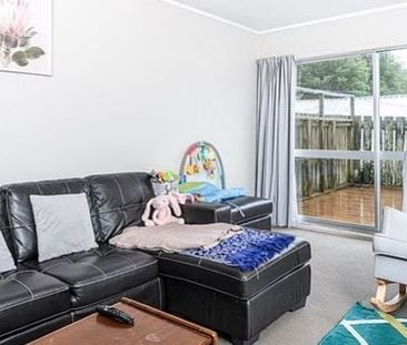 Sunny Two-Bedrooms on the flat Newlands Road - Photo 2