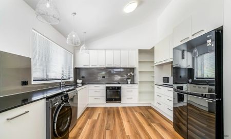 Fully Furnished Elanora Home with Pool and Stunning Lake Views - Photo 4