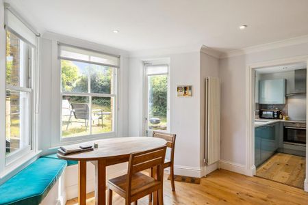 3 bedroom flat to rent - Photo 4