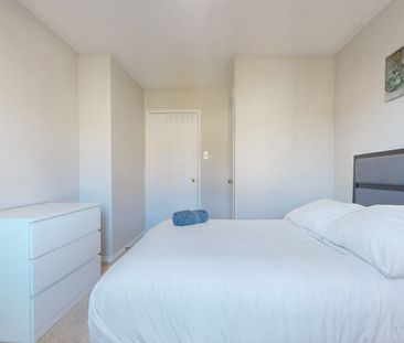 For Lease - 4975 Southampton Drive Unit# 148, Mississauga, Ontario - Photo 2