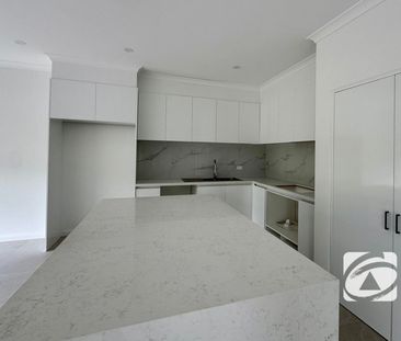 BRAND NEW MODERN HOME IN PERFECT LOCATION - Photo 4