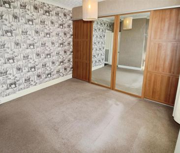 4 bedroom end of terrace house to rent - Photo 4