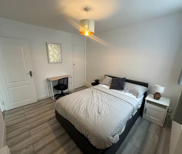 3 Bed Maisonette, Hammersley House, SE14 - Photo 4