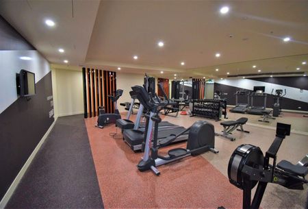 Modern 2 Bedroom Apartment in Wolli Creek - Photo 3