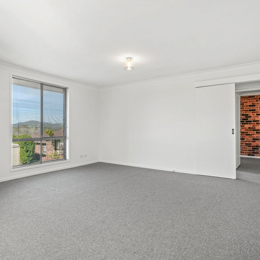 Conveniently Located Villa! - Photo 1