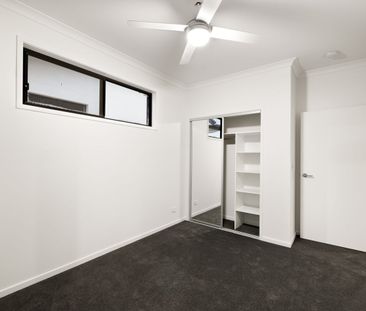 5 bedrooms, 2.5 bathrooms, double garage premium Luxury townhouse - Photo 6