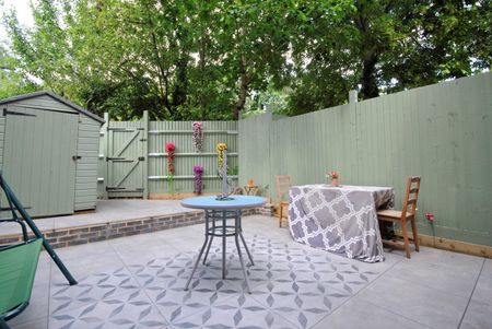 Terraced House to rent - Duddington Close, London, SE9 - Photo 3