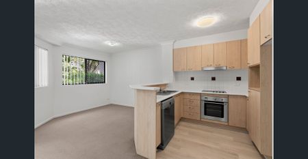 TWO BEDROOM, TWO BATHROOM APARTMENT MERMAID BEACH - Photo 3