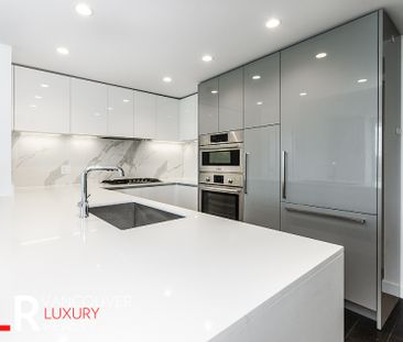 Condo in Burnaby, BC - Photo 3