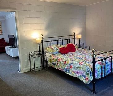 Spacious 1BR Flat in Havelock North ! - Photo 4