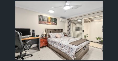 Spacious Family Living with a Private Pool in Pelican Waters - Photo 5