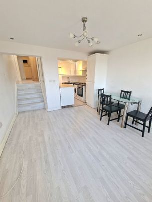 3 Bed Flat, Morden Road, SW19 - Photo 1