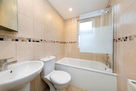 4 bedroom terraced house to rent - Photo 5