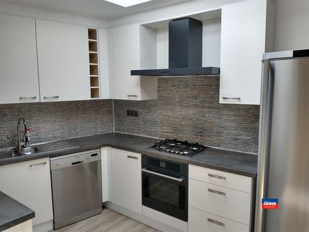 Gerenoveerde gezinswoning met tuin, twee slaapkamers en een afgewerkte zolderkamer - € 1.050 - Foto 4