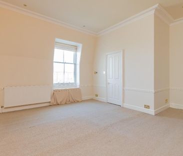 3 bedroom flat to rent - Photo 5
