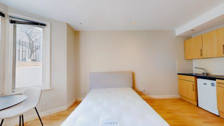 Studio - Photo 5