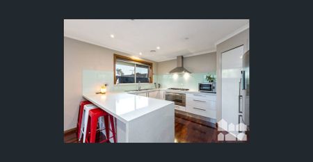 Spacious 3-Bedroom Townhouse in West Footscray - Photo 3