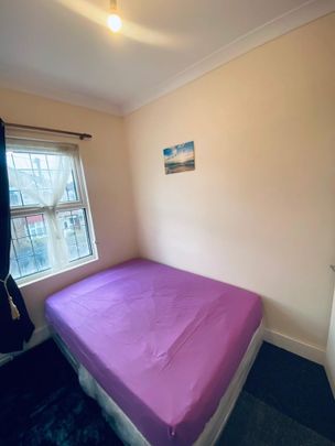 Room in a Shared House, Natal Road, SW16 - Photo 1