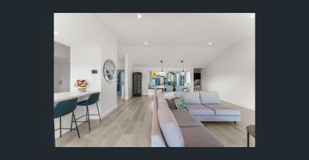 Waterfront Living in the Heart of the Gold Coast! - Photo 4