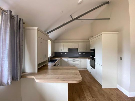 3 bedroom semi-detached house to rent - Photo 1