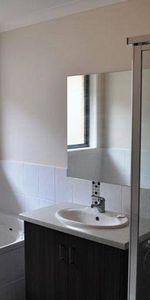 Family Home in Quiet Thurgoona Location - Photo 4