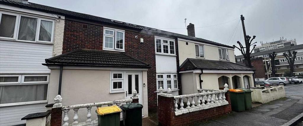 6 bedroom terraced house to rent - Photo 1