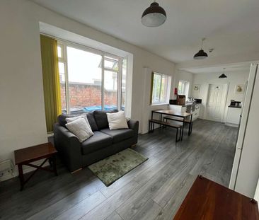 🏡 Traditional HMO Living at 74 Mayfield Street, Hull Room 4 - Doubl... - Photo 4