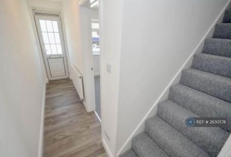2 bedroom terraced house to rent - Photo 4