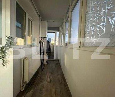 Apartament cu 3 camere, 80 mp, decomandat, situat la etaj intermediar, în zona centrală - Fotografie 4