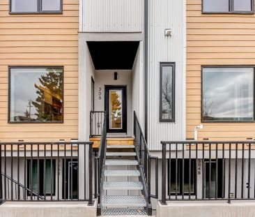 306 38 Avenue Northwest, Calgary - Photo 1