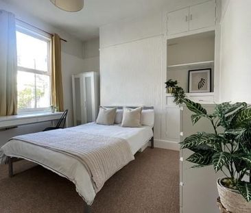 6 bedroom terraced house to rent - Photo 2
