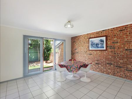 Charming 2-Bedroom Townhouse in Leafy Queanbeyan West - Photo 3