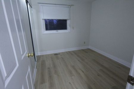 For Lease - 4272 Gayling Gardens, Mississauga, Ontario - Photo 2