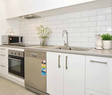 Sunny 2-bedroom downstairs apartment for rent!! - Photo 3