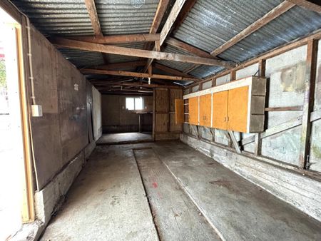 Spacious & Warm 3 Bedroom Family Home - Photo 3