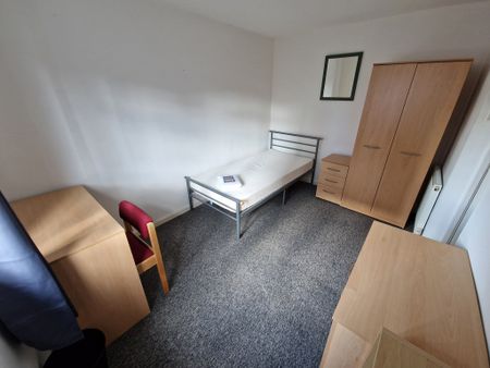 4 Bed Student Accommodation - Photo 5