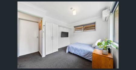 Family Home with Pool in Convenient Slacks Creek Location - Photo 5