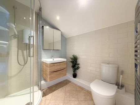 High Street, Prestbury GL52 3AU - Photo 2