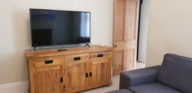 4 bedroom private hall to rent - Photo 1