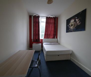 Highlands, Bournemouth, BH2 - Photo 2