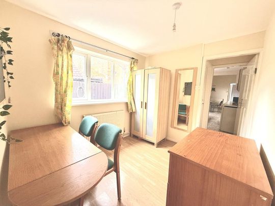 2 bedroom ground floor flat to rent - Photo 1