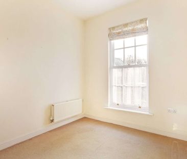 Lovely riverside apartment in a highly sought-after conservation ar... - Photo 1