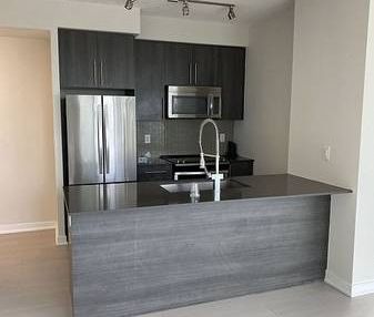 Burnhamthorpe/Confederation Newly Renovated 2Bdrm Open Concept - Photo 2