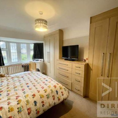 4 bedroom property to rent in Epsom - Photo 1