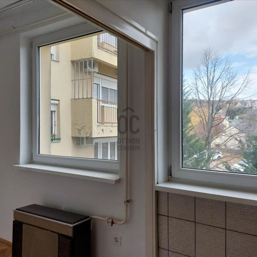 Kiadó átlagos állapotú lakás - Szekszárd - Fotó 1