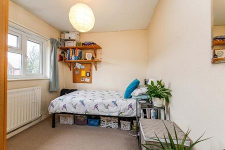 3 bedroom semi-detached house to rent - Photo 3