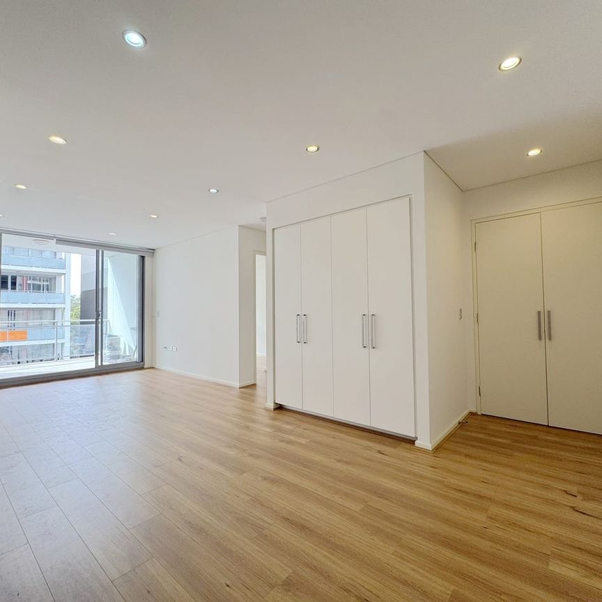 Renovated 2 Bedder with Timber Floor - Photo 1