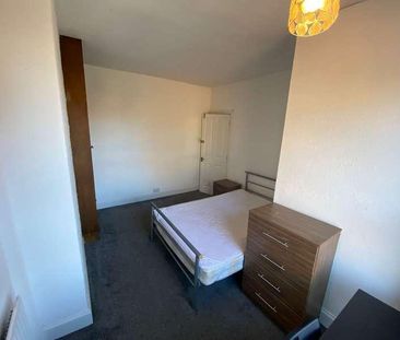 Knowle Avenue, Burley, Leeds, LS4 - Photo 3