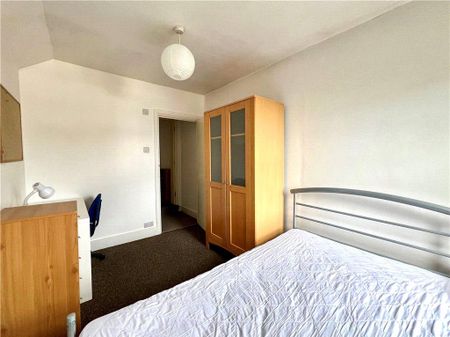 4 bedroom semi-detached house to rent - Photo 3