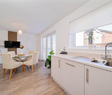 6 bedroom detached house to rent - Photo 5